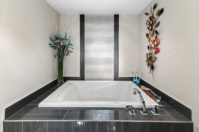 1900 Consulate Place 604, West Palm Beach, FL 33401