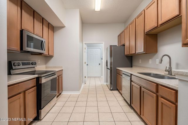 7064 DEER LODGE Circle 104, Jacksonville, FL 32256