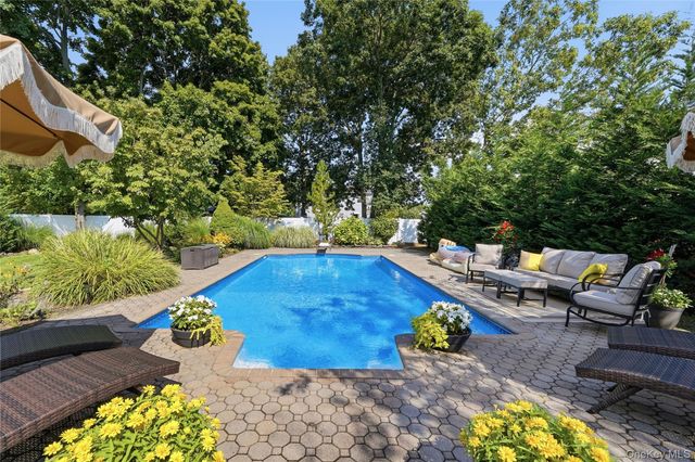 1536 Winganhauppauge Road, Islip, NY 11751