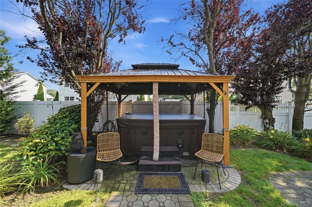 1536 Winganhauppauge Road, Islip, NY 11751