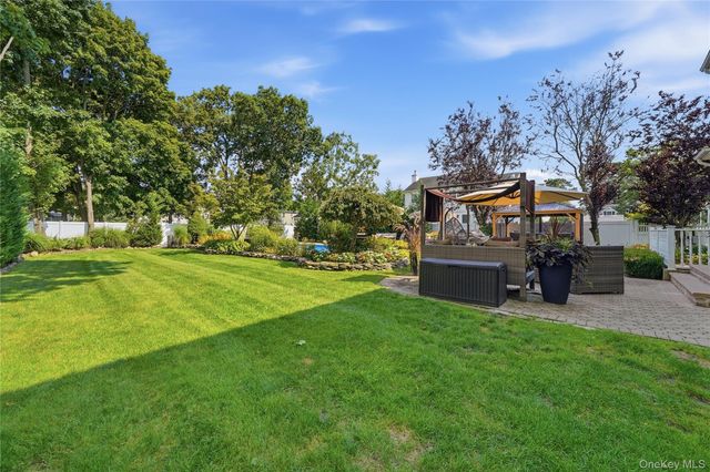 1536 Winganhauppauge Road, Islip, NY 11751