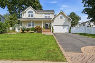 1536 Winganhauppauge Road, Islip, NY 11751