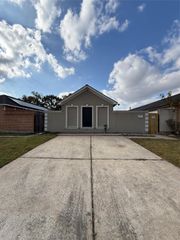 13810 Northlake Drive, Houston, TX 77049