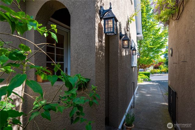 258 N Forest Street, Bellingham, WA 98225