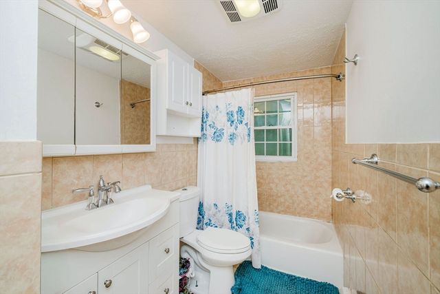 12 Sunset Dr, Milford, MA 01757