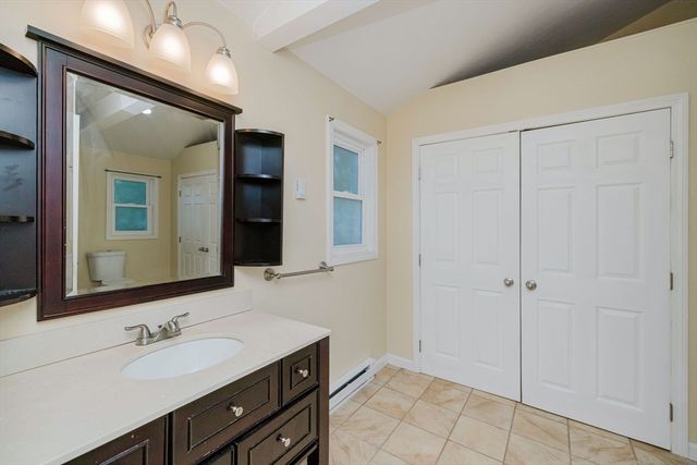 12 Sunset Dr, Milford, MA 01757