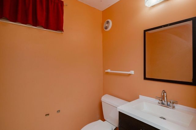 12 Sunset Dr, Milford, MA 01757