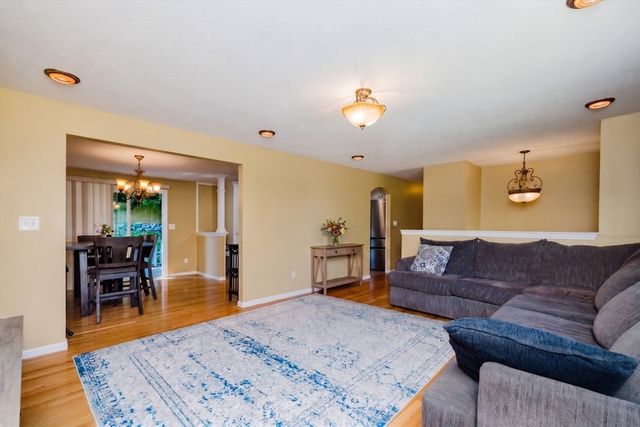 12 Sunset Dr, Milford, MA 01757
