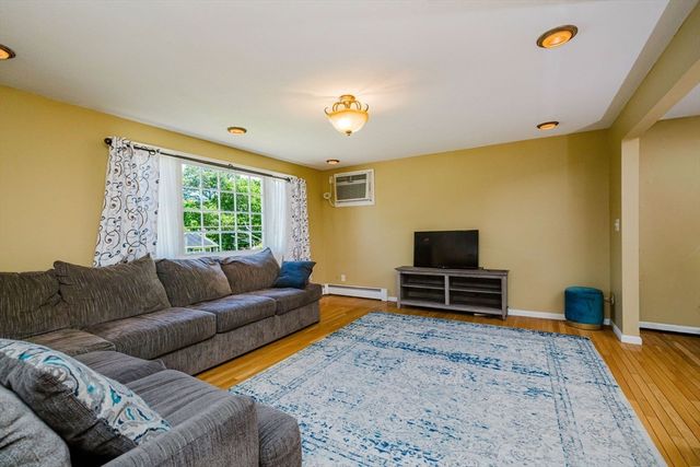 12 Sunset Dr, Milford, MA 01757