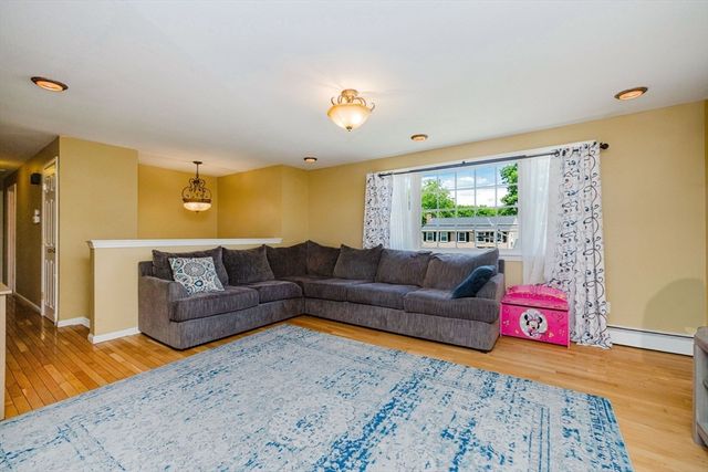 12 Sunset Dr, Milford, MA 01757