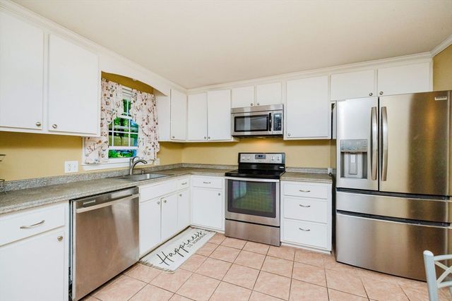 12 Sunset Dr, Milford, MA 01757
