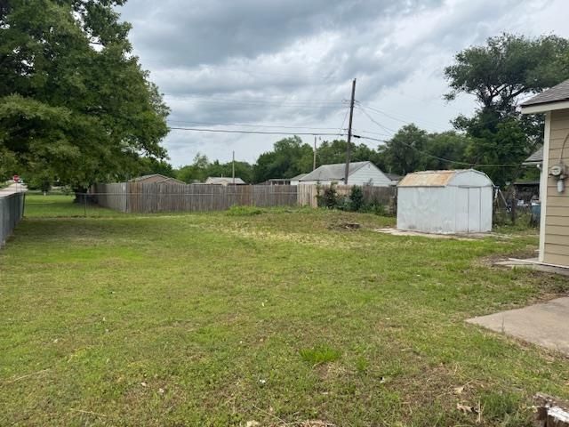 1654 N Grove Ave, Wichita, KS 67214