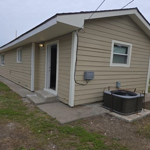 1654 N Grove Ave, Wichita, KS 67214