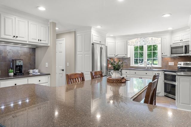 22 Timber Ln, Topsfield, MA 01983