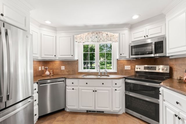 22 Timber Ln, Topsfield, MA 01983