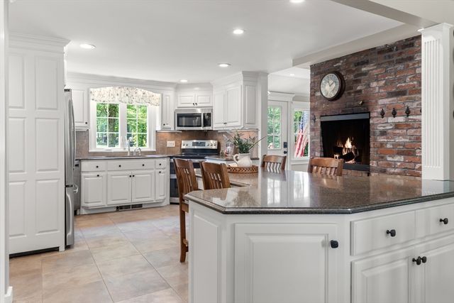22 Timber Ln, Topsfield, MA 01983