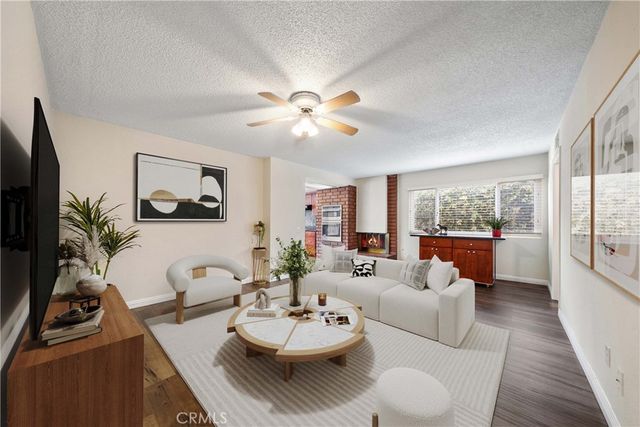 23850 Via Jacara, Valencia, CA 91355