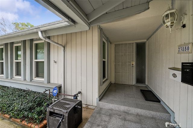 23850 Via Jacara, Valencia, CA 91355