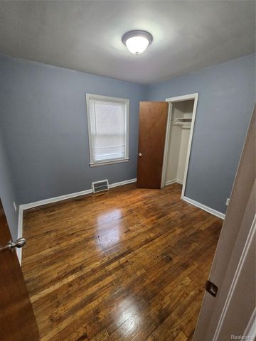 7683 Greenview Avenue, Detroit, MI 48228