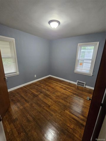 7683 Greenview Avenue, Detroit, MI 48228