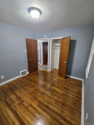 7683 Greenview Avenue, Detroit, MI 48228