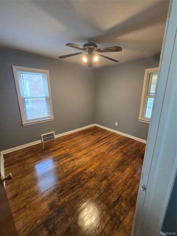 7683 Greenview Avenue, Detroit, MI 48228