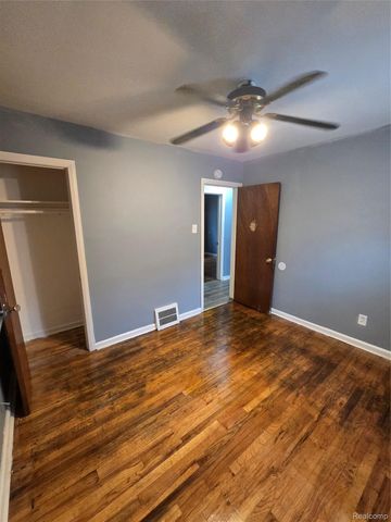 7683 Greenview Avenue, Detroit, MI 48228