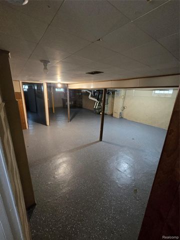 7683 Greenview Avenue, Detroit, MI 48228
