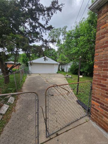 7683 Greenview Avenue, Detroit, MI 48228