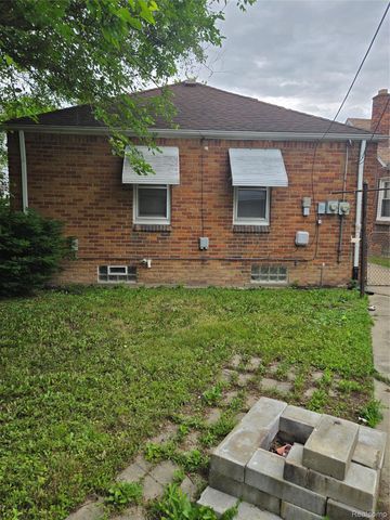 7683 Greenview Avenue, Detroit, MI 48228