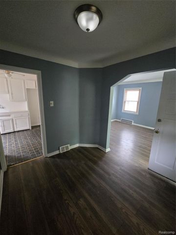 7683 Greenview Avenue, Detroit, MI 48228