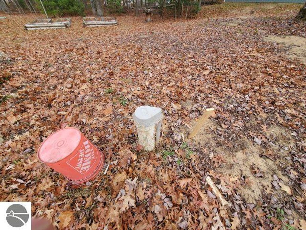 Image 10 of property listing at 6114 Indian Lake Drive, Gladwin, MI 48624