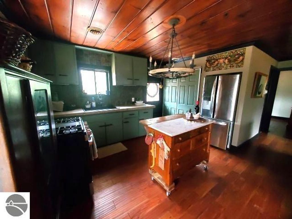 Image 16 of property listing at 6114 Indian Lake Drive, Gladwin, MI 48624