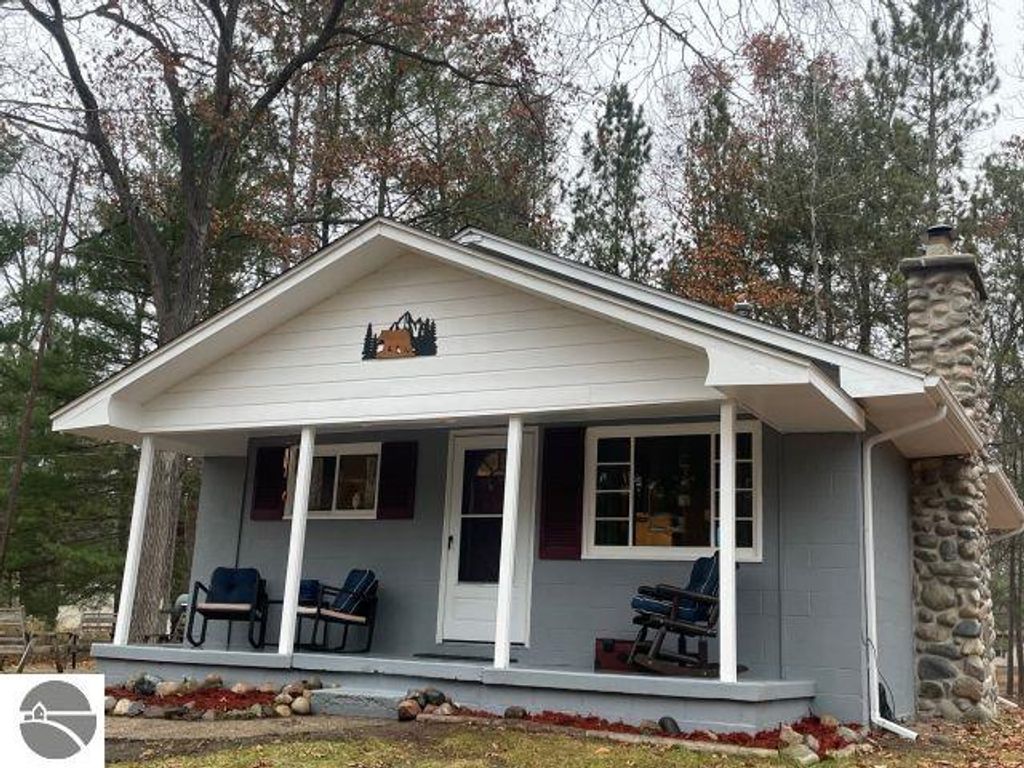 Image 2 of property listing at 6114 Indian Lake Drive, Gladwin, MI 48624