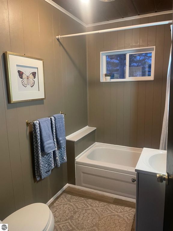 Image 25 of property listing at 6114 Indian Lake Drive, Gladwin, MI 48624