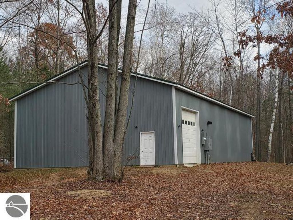 Image 27 of property listing at 6114 Indian Lake Drive, Gladwin, MI 48624