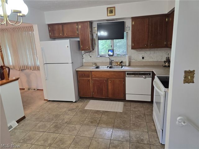 6254 S Perkins Road, Bedford Heights, OH 44146