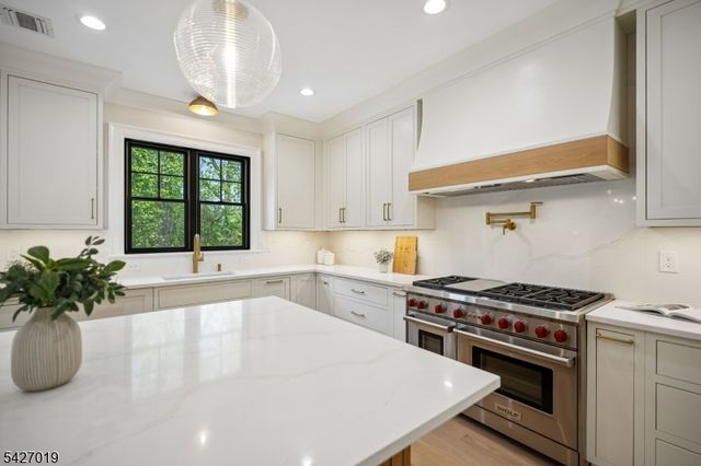 25 Beverly Rd, Madison Boro, NJ 07940