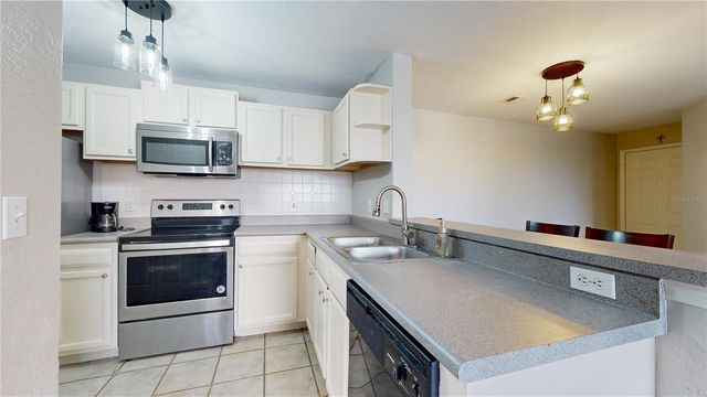 8801 LATREC AVENUE 8208, Orlando, FL 32819
