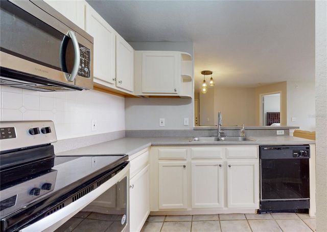 8801 LATREC AVENUE 8208, Orlando, FL 32819