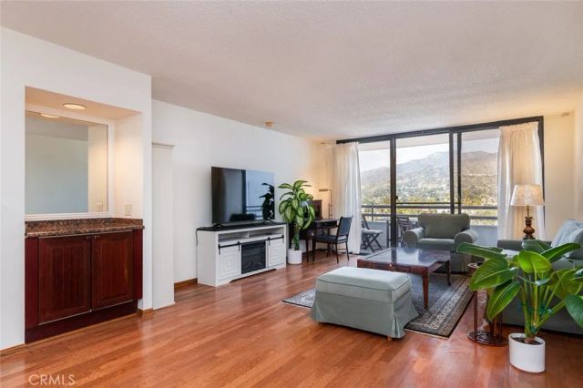 345 Pioneer Drive 801, Glendale, CA 91203