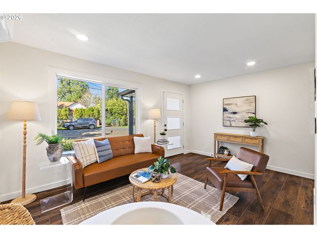 7118 Se NEHALEM St, Portland, OR 97206