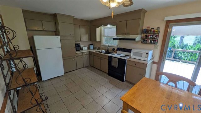 12853 Holly Ln, Manakin Sabot, VA 23103