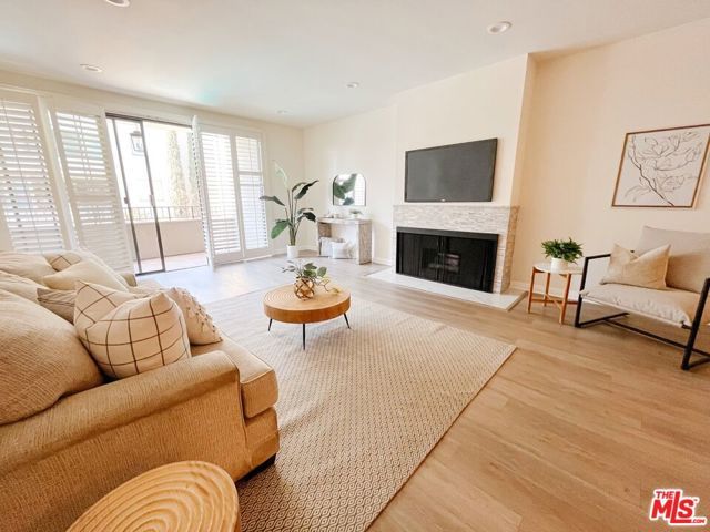8455 Fountain Avenue 520, West Hollywood, CA 90069