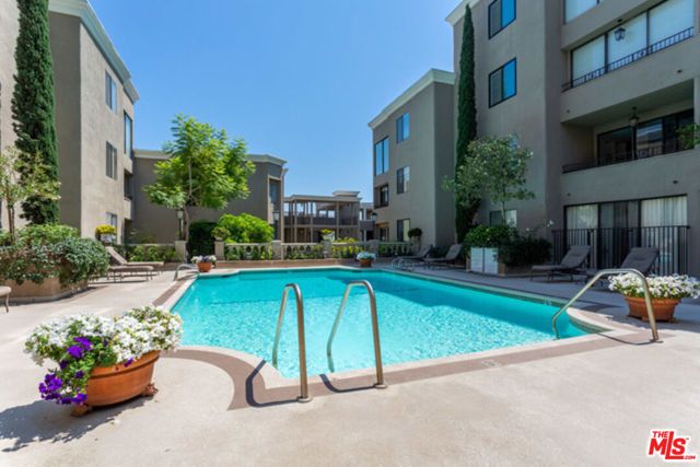 8455 Fountain Avenue 520, West Hollywood, CA 90069