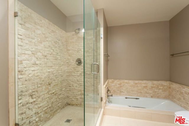 8455 Fountain Avenue 520, West Hollywood, CA 90069