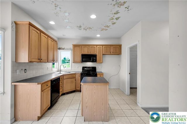 1465 Deer Path Road, Forks Twp, PA 18040