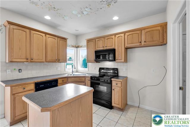 1465 Deer Path Road, Forks Twp, PA 18040
