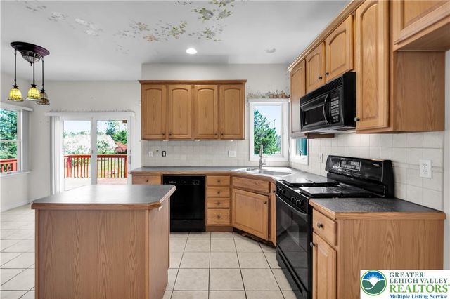 1465 Deer Path Road, Forks Twp, PA 18040