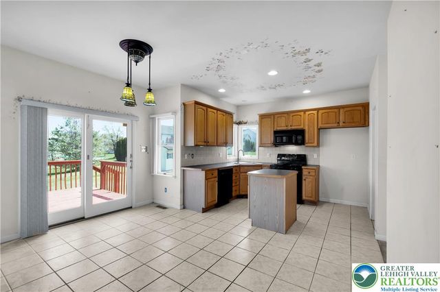 1465 Deer Path Road, Forks Twp, PA 18040